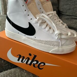 Nike High-Top Sneakers Blazer Mid 77 White with Black Swoosh
